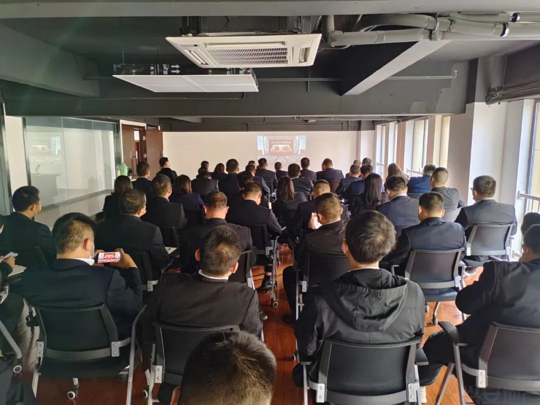 興安地產集團黨總支集體收看黨的二十大開幕會